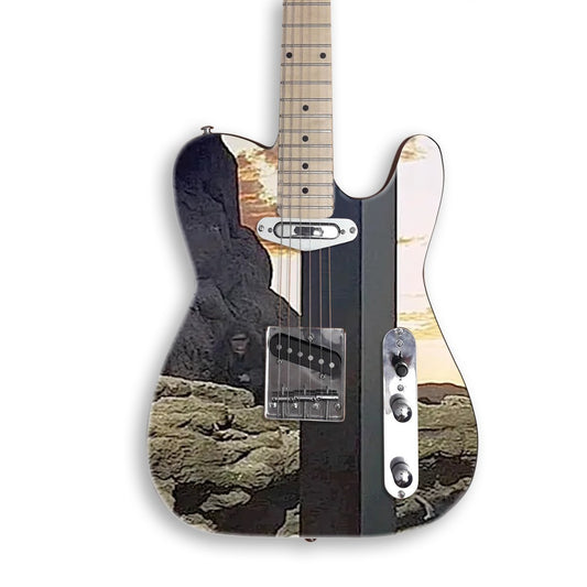 Vinilo para guitarra Monolito y simios en una guitarra negra tipo Tele