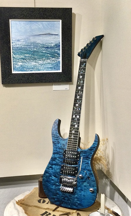 BODY AND NECK FINISH – Ash with quilted top, guitar kit Dinky