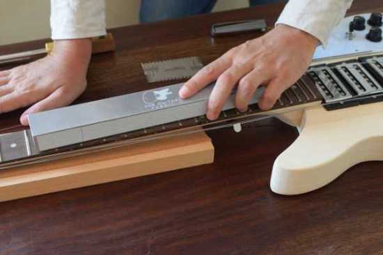 Guitar Fret leveling beam