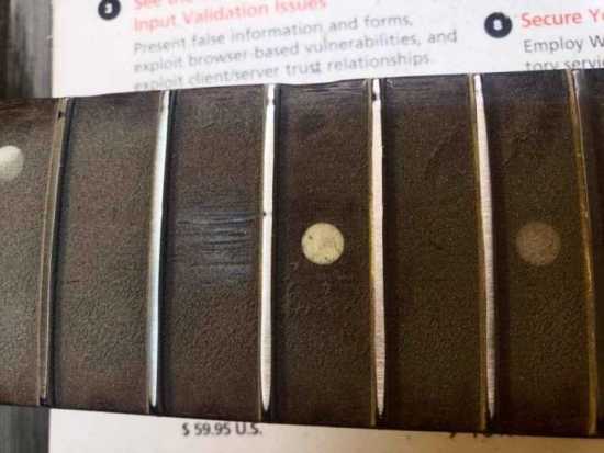 frets wear on guitar fretboard